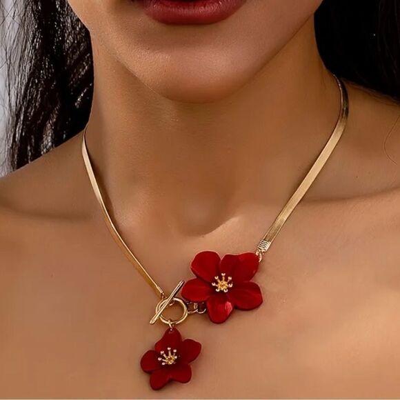 🌺 NEW Elegant Red Floral Necklace 🌺 - Picture 2 of 3